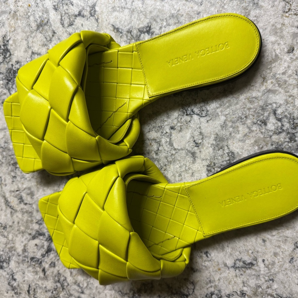 Bottega Veneta Lido Sandals Size 40 $1350 retail. Never worn. NEW.